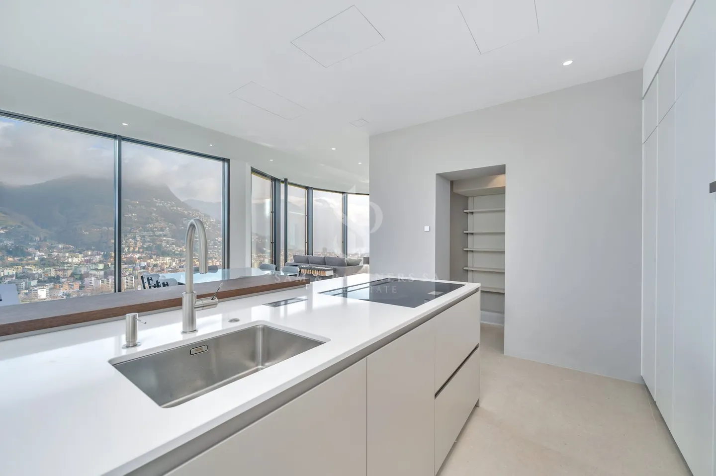 Penthouse Duplex with Lake View - Photo 7 of 18