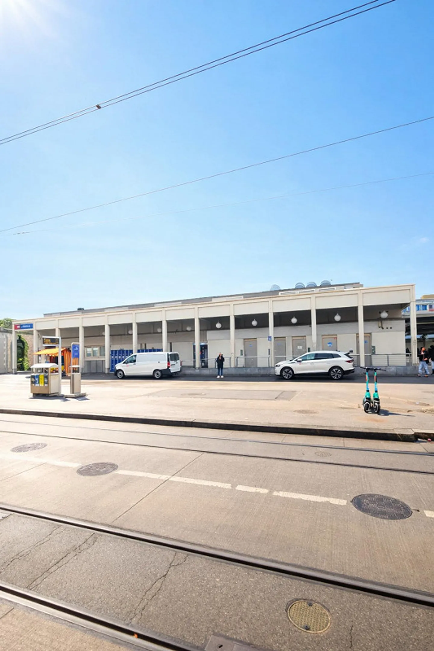 Spazio commerciale flessibile in affitto alla stazione di Oerlikon - Disponibile a metà 2027 - Foto 2 di 2