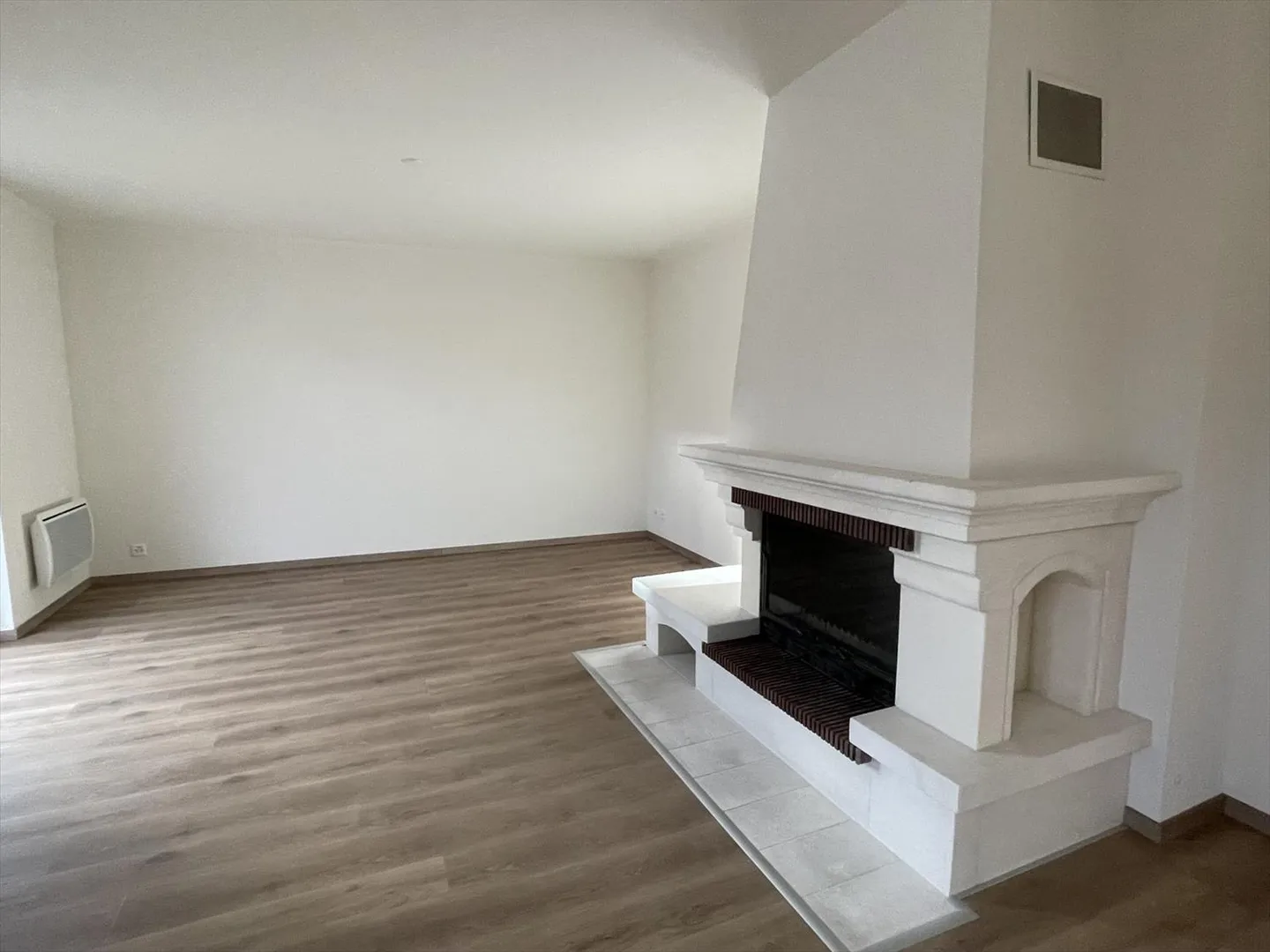 APPARTEMENT 4.5 PIECES AVEC GRAND BALCON - Photo 3 sur 12