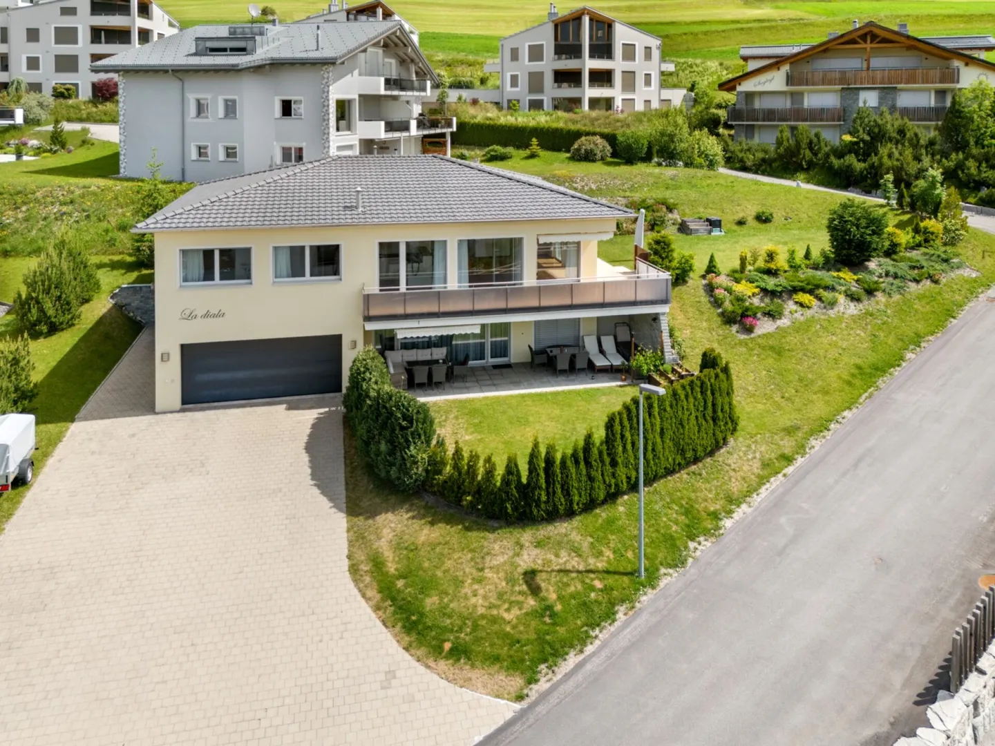 Ampio appartamento mansardato come residenza principale - Foto 1 di 15
