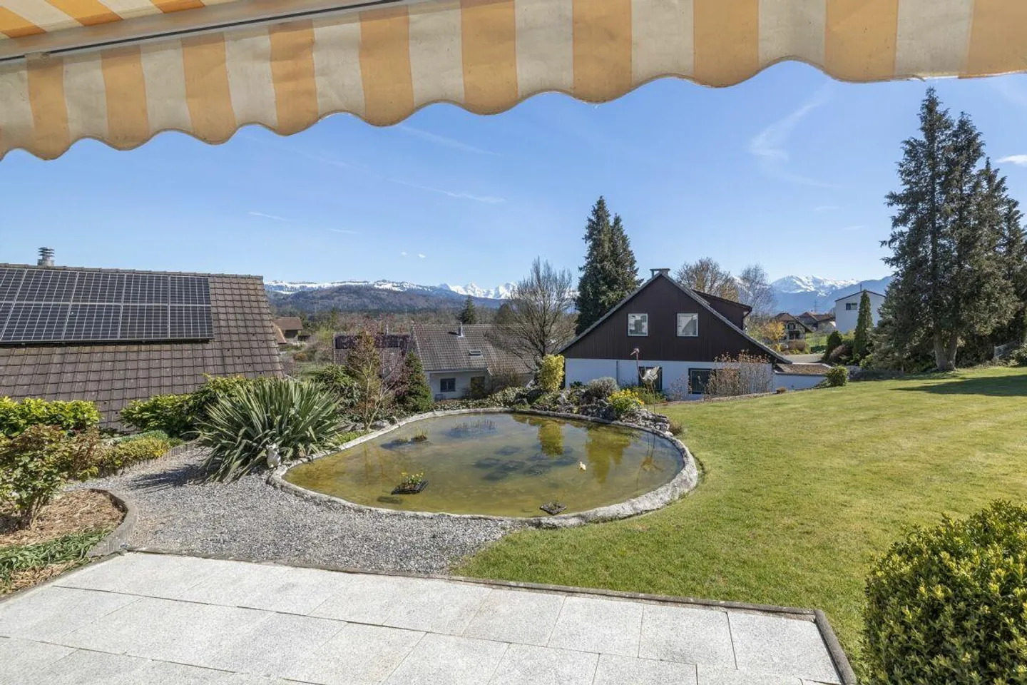 Detached single-family house with a wide view - Photo 2 of 15