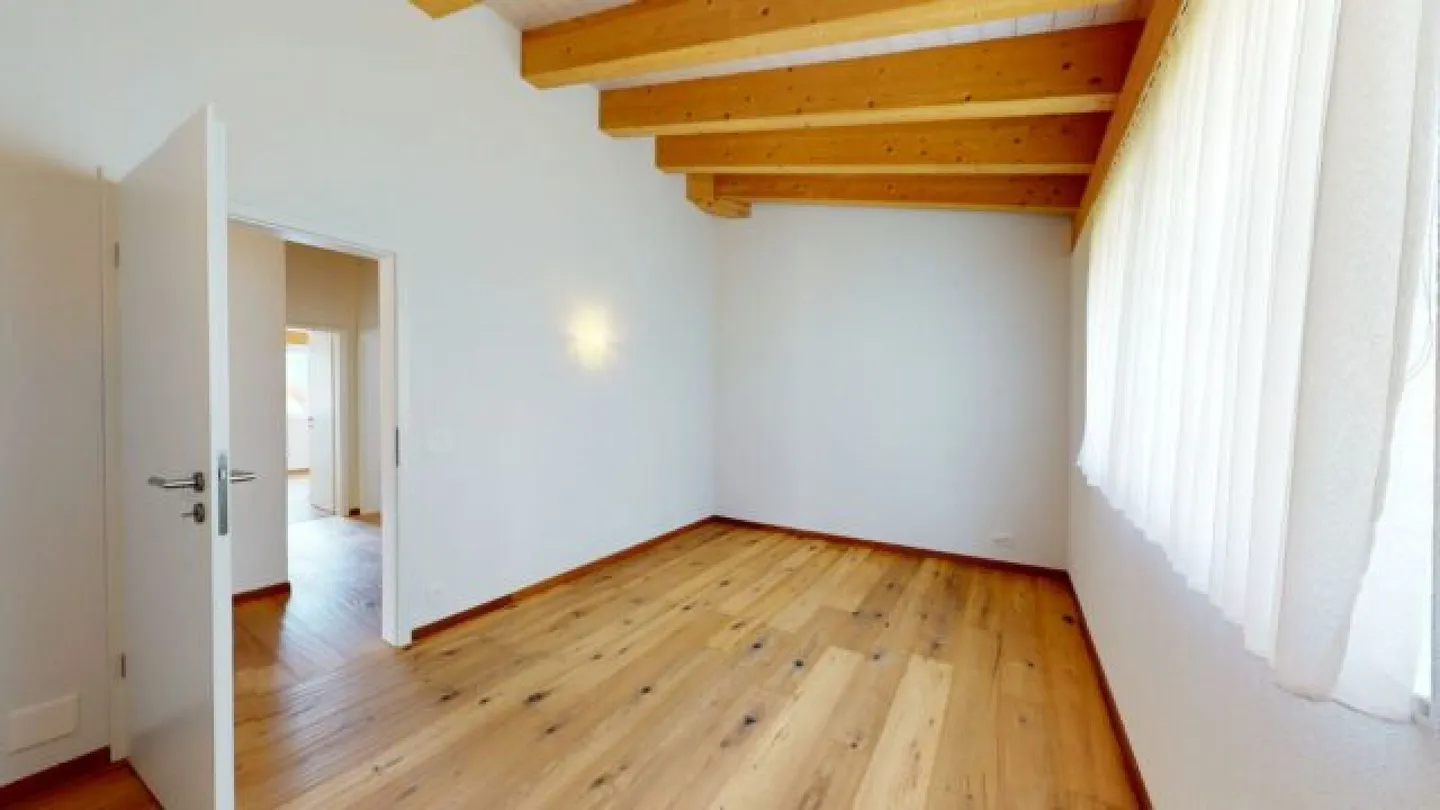 Ampio appartamento mansardato come residenza principale - Foto 8 di 15