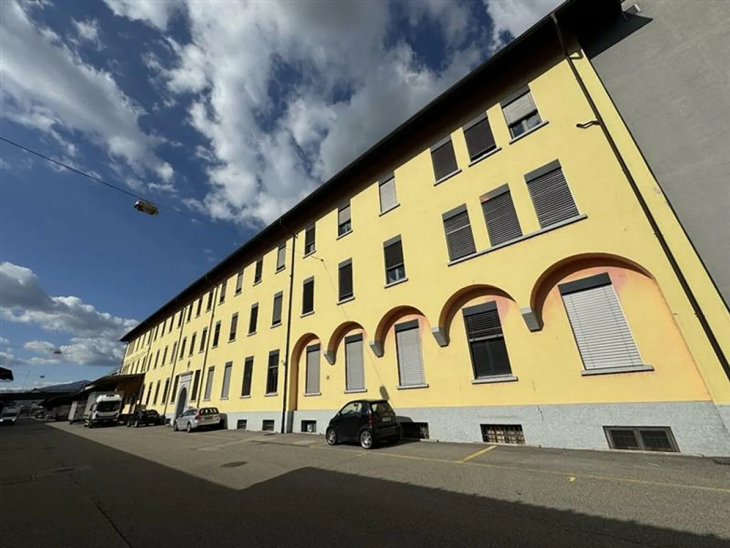 Superfici amministrative in locazione da 300 a 1200m2 presso Chiass... - Foto 2 di 2