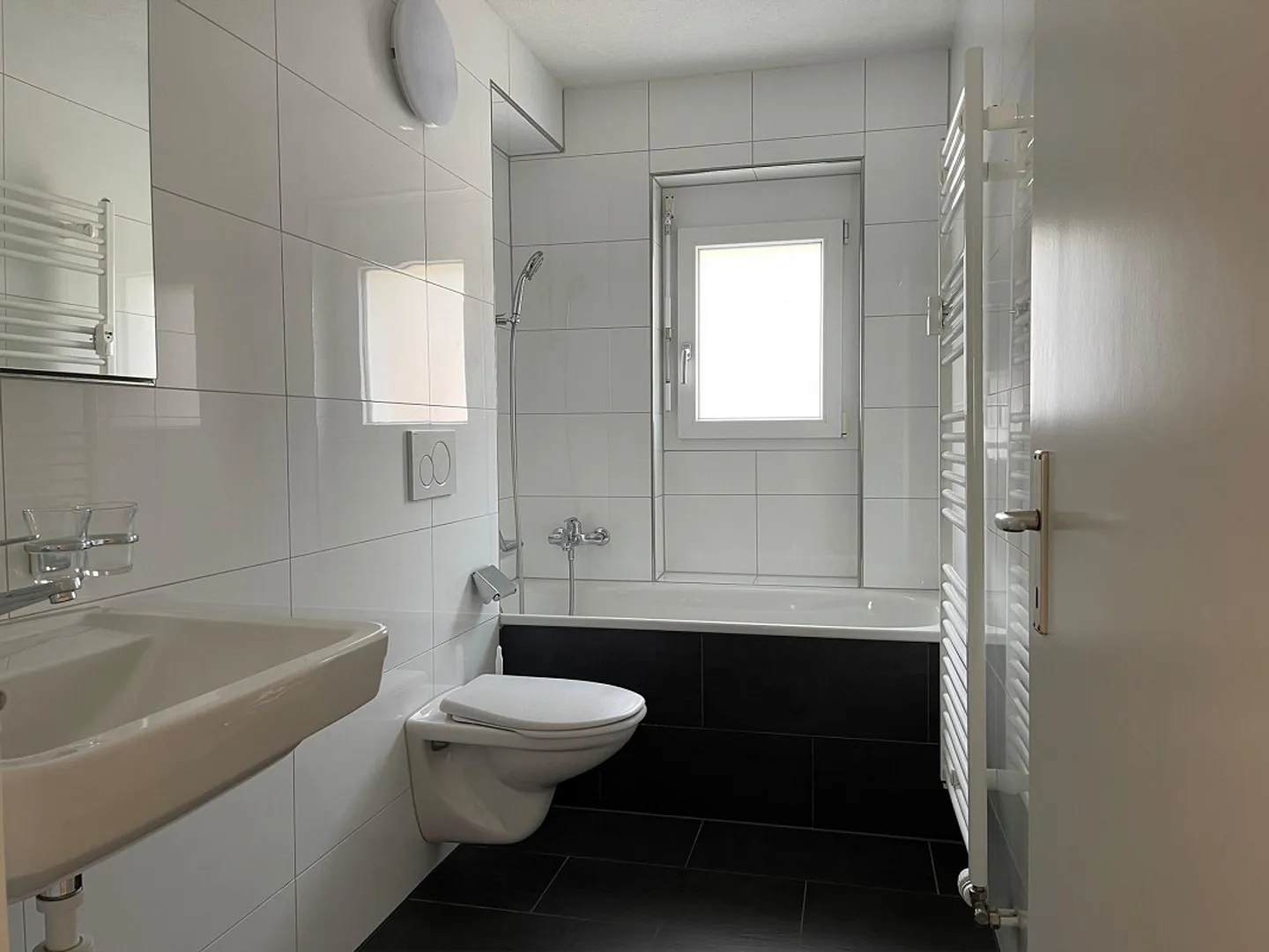 Quietly Located 4-Room Apartment Near the Train Station - Photo 2 of 6