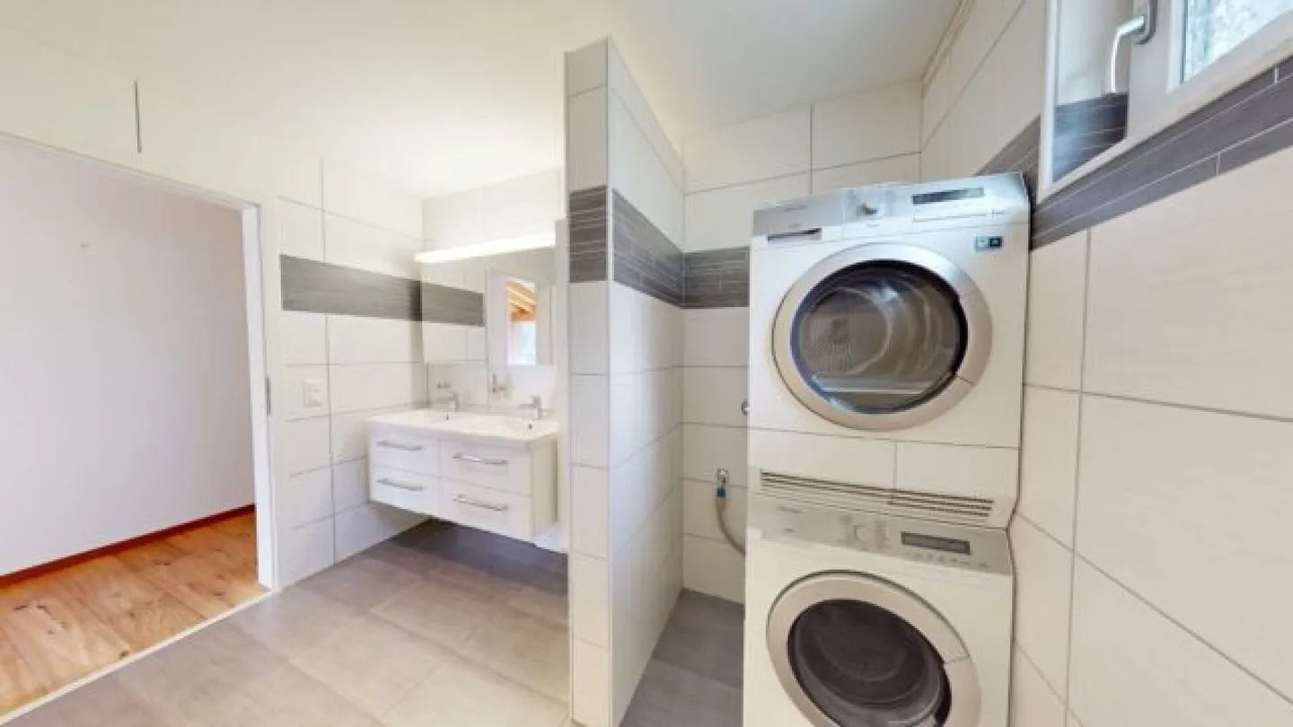 Ampio appartamento mansardato come residenza principale - Foto 11 di 15