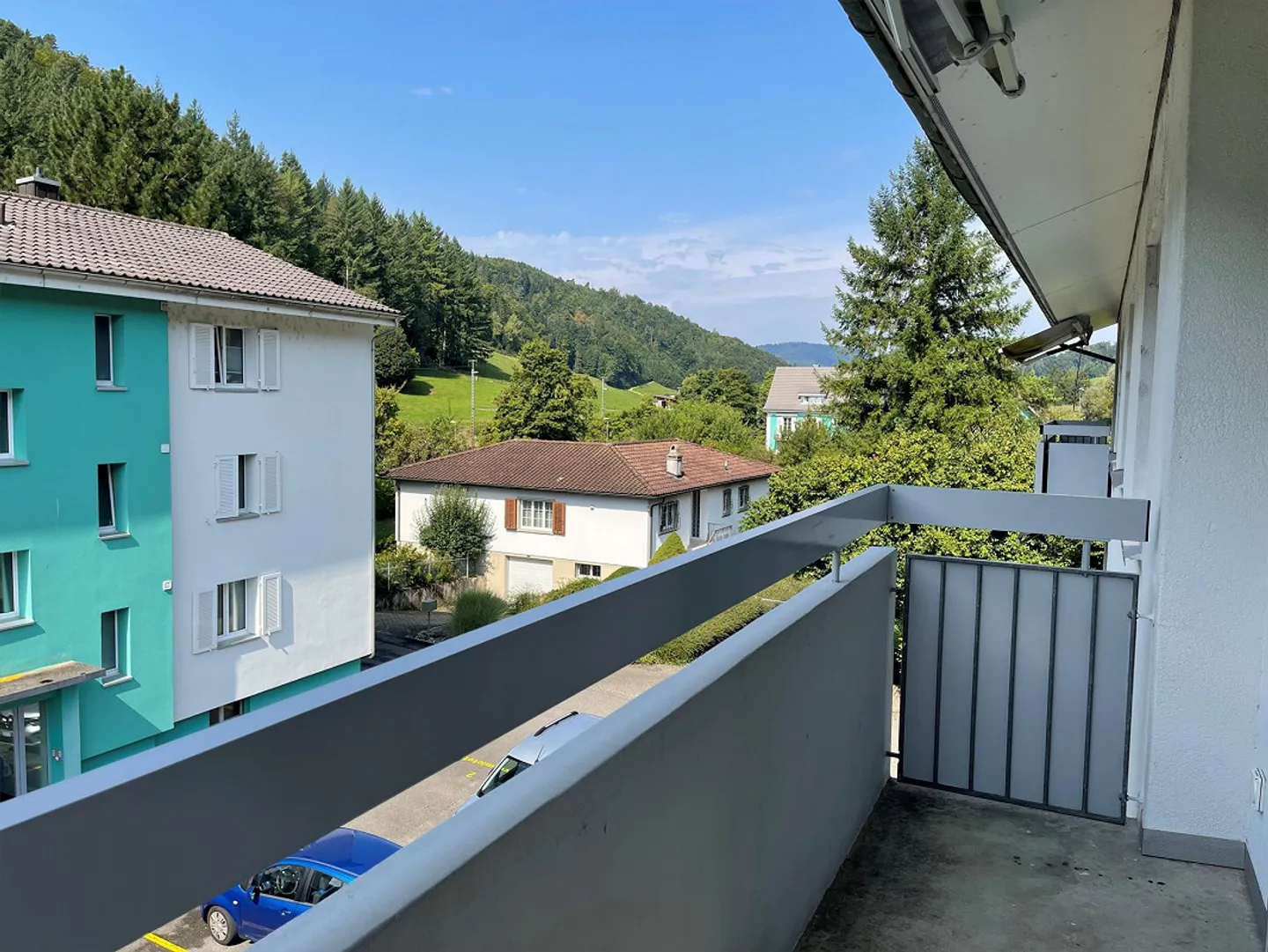 Quietly Located 4-Room Apartment Near the Train Station - Photo 4 of 6