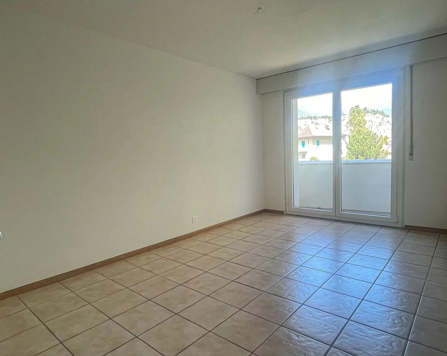 Chippis: Building with 12 well-maintained apartments - Photo 8 of 13