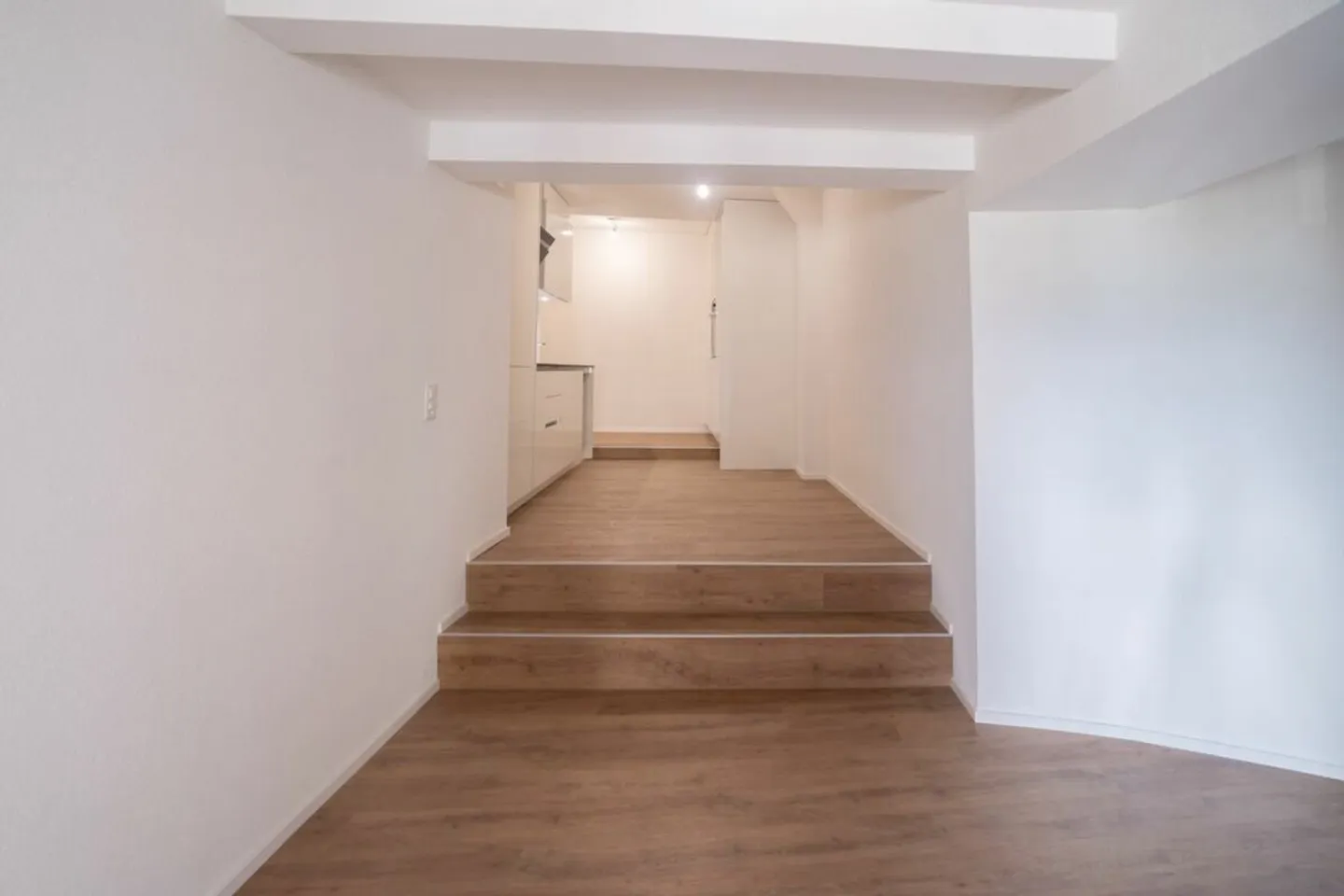 Elegant 2.5 rooms with balcony - Photo 3 of 5