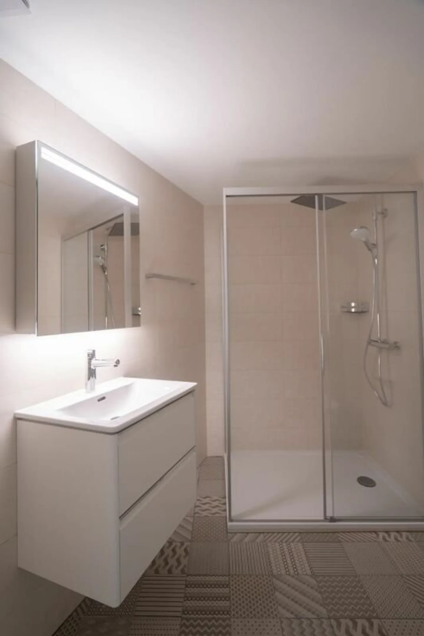 Elegant 2.5 rooms with balcony - Photo 4 of 5