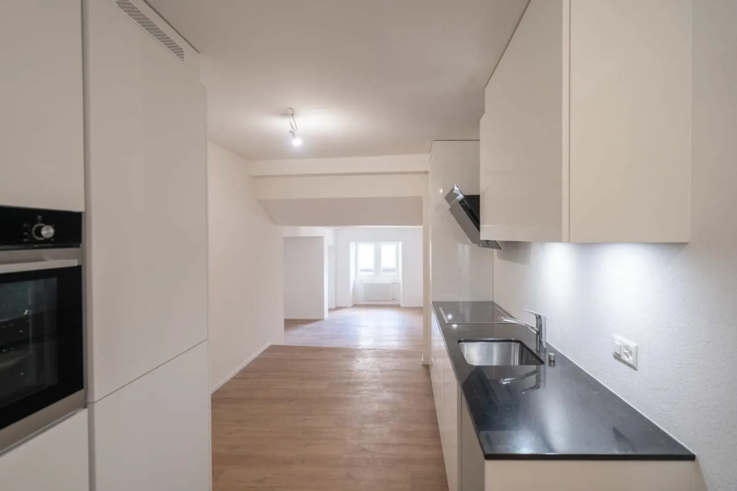 Elegant 2.5 rooms with balcony - Photo 1 of 5