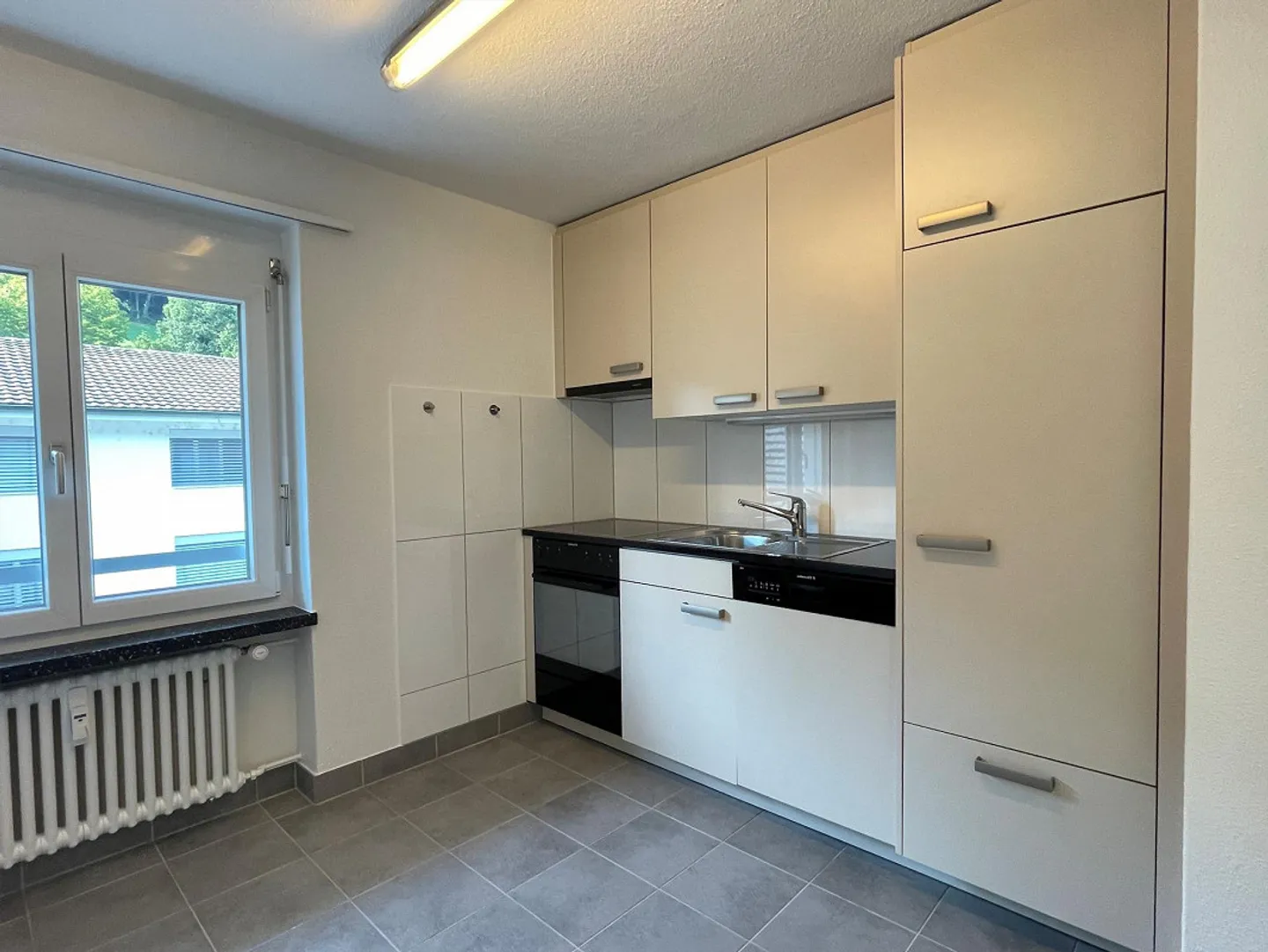 Quietly Located 4-Room Apartment Near the Train Station - Photo 5 of 6