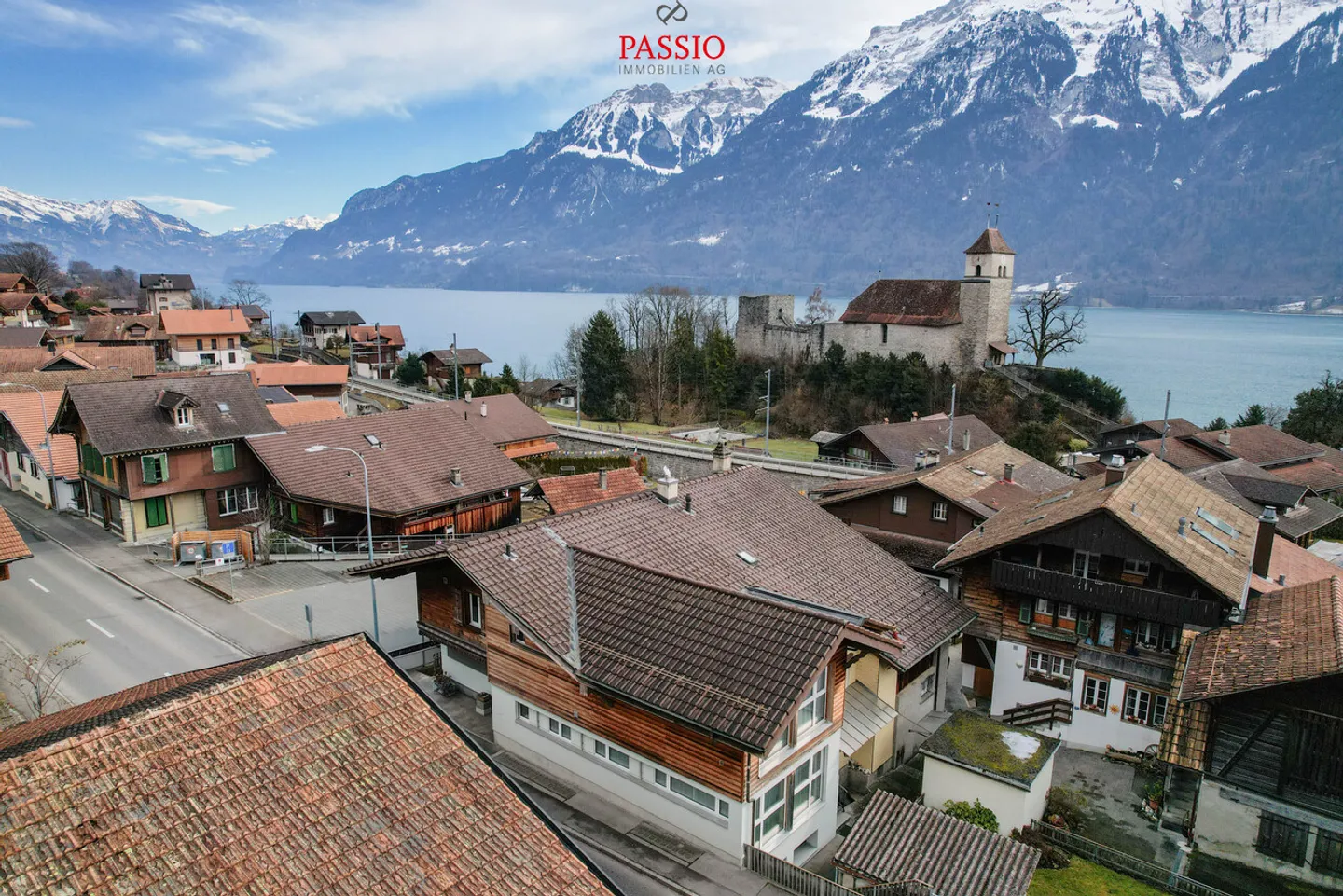 Maison semi-détachée de 7,5 pièces avec vue sur le lac et potentiel - Photo 2 sur 33