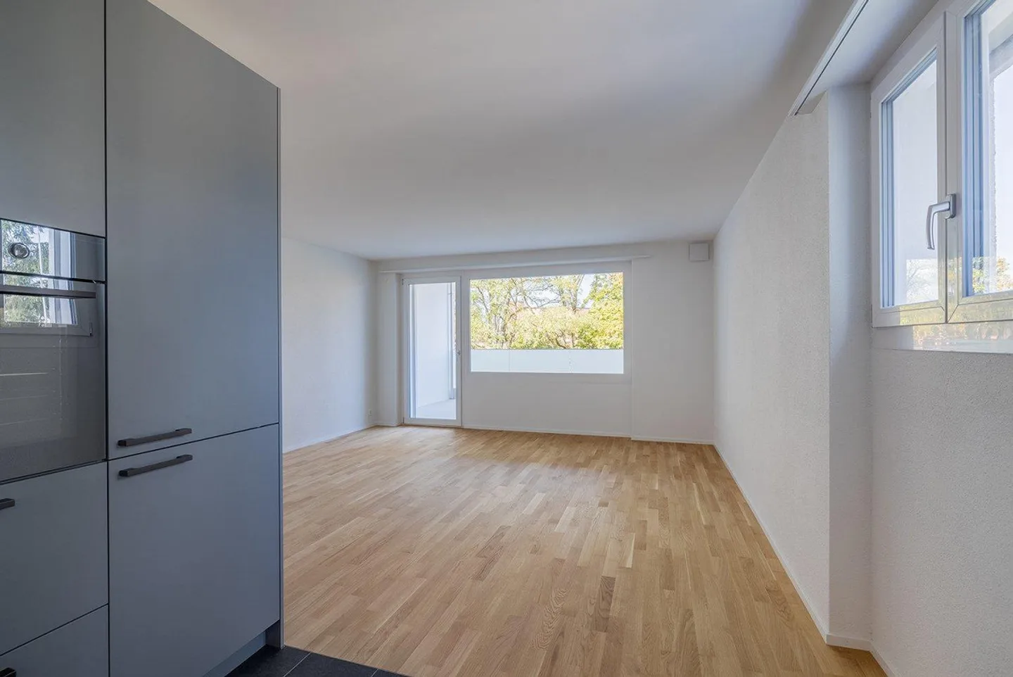 Environnement moderne dans un appartement presque neuf au cœur de Zollikofen - Photo 2 sur 10