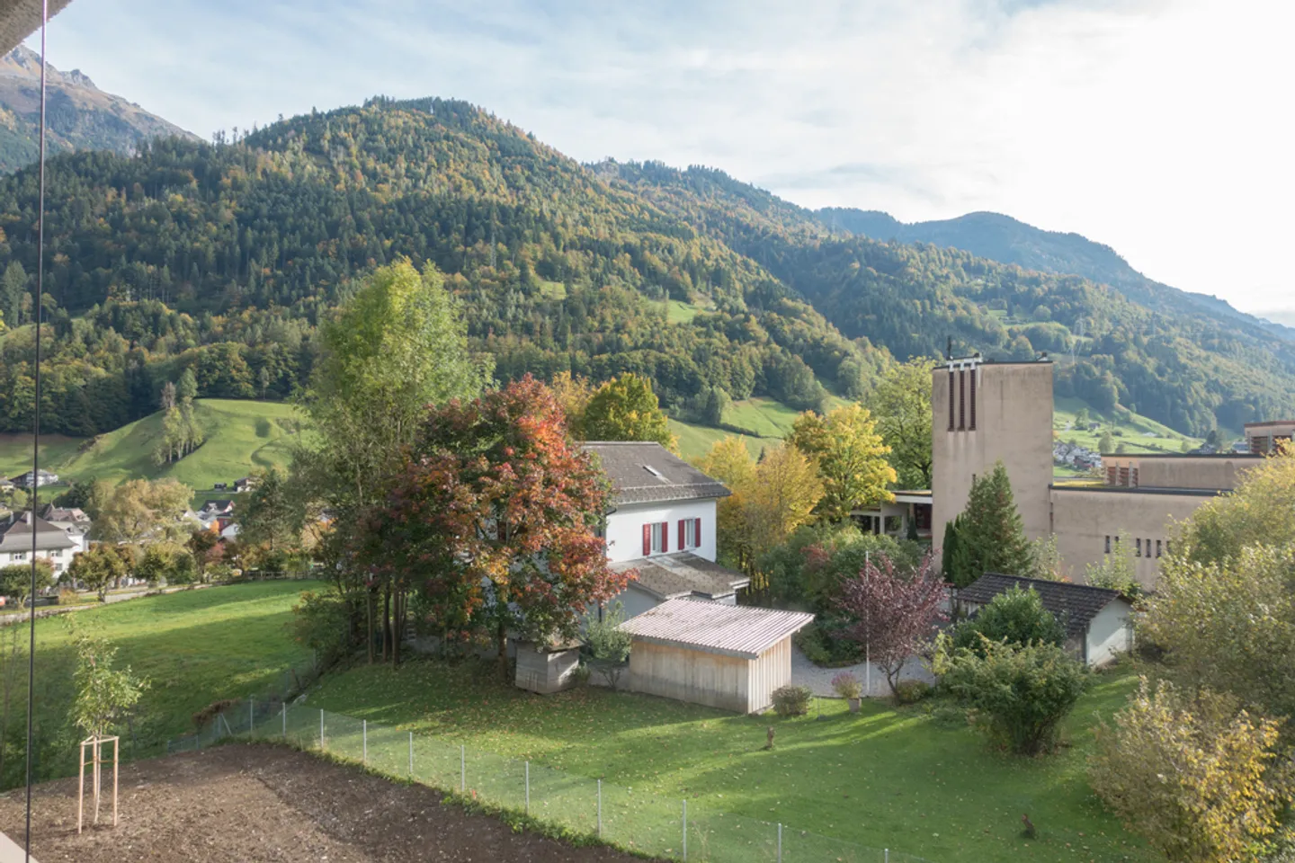 Vivere nell'entroterra di Glarona con una magnifica vista sulle montagne - Foto 2 di 9