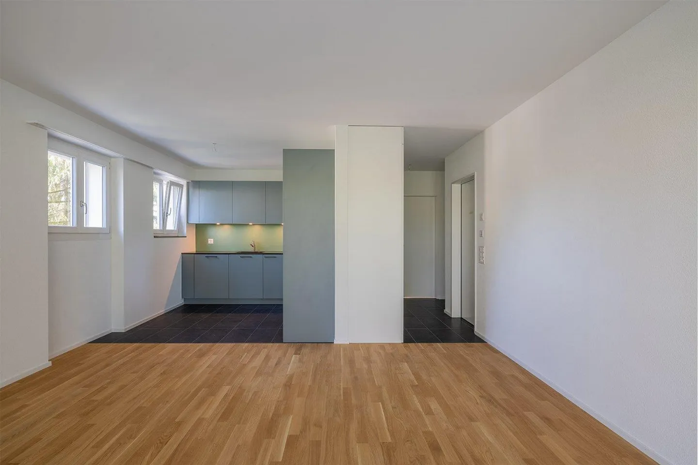 Environnement moderne dans un appartement presque neuf au cœur de Zollikofen - Photo 3 sur 10