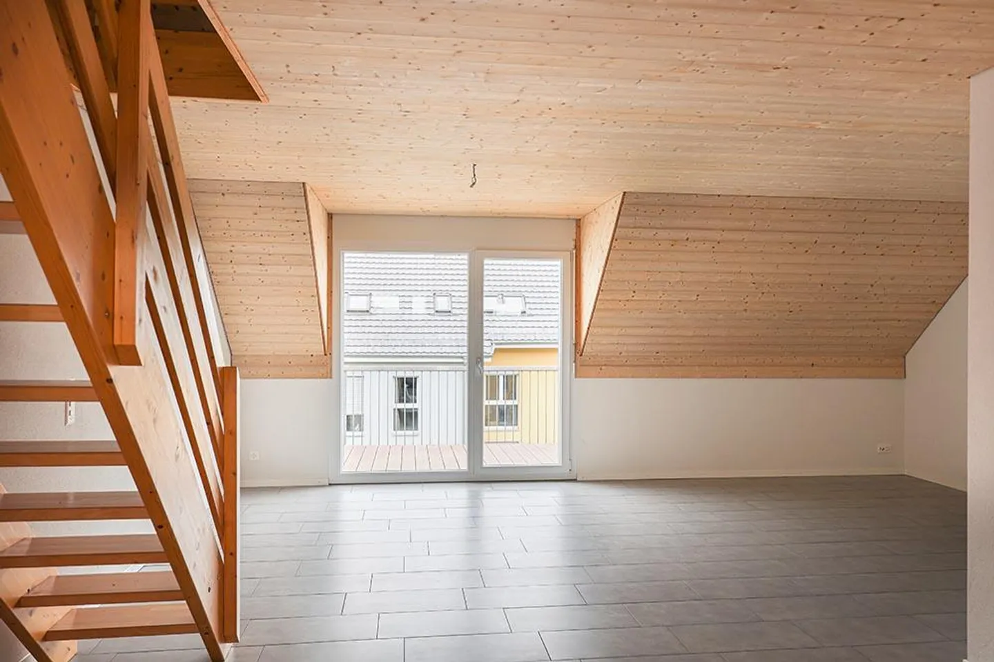 Attractive 3.5-room penthouse apartment in Boswil - Photo 2 of 11