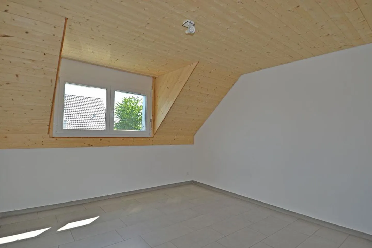 Attractive 3.5-room penthouse apartment in Boswil - Photo 5 of 11