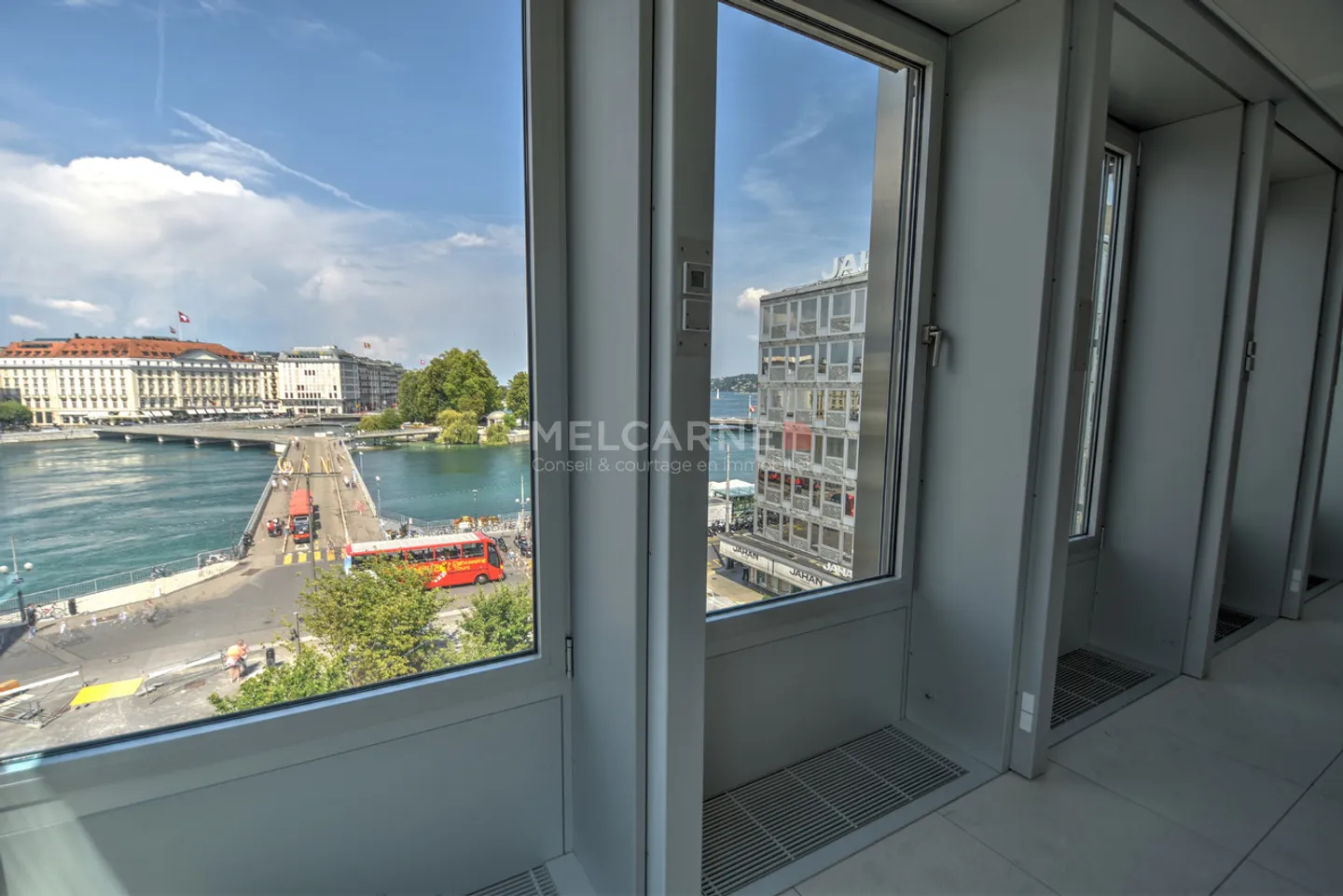 Bureau Moderne avec Vue sur la Rade - Photo 2 sur 5