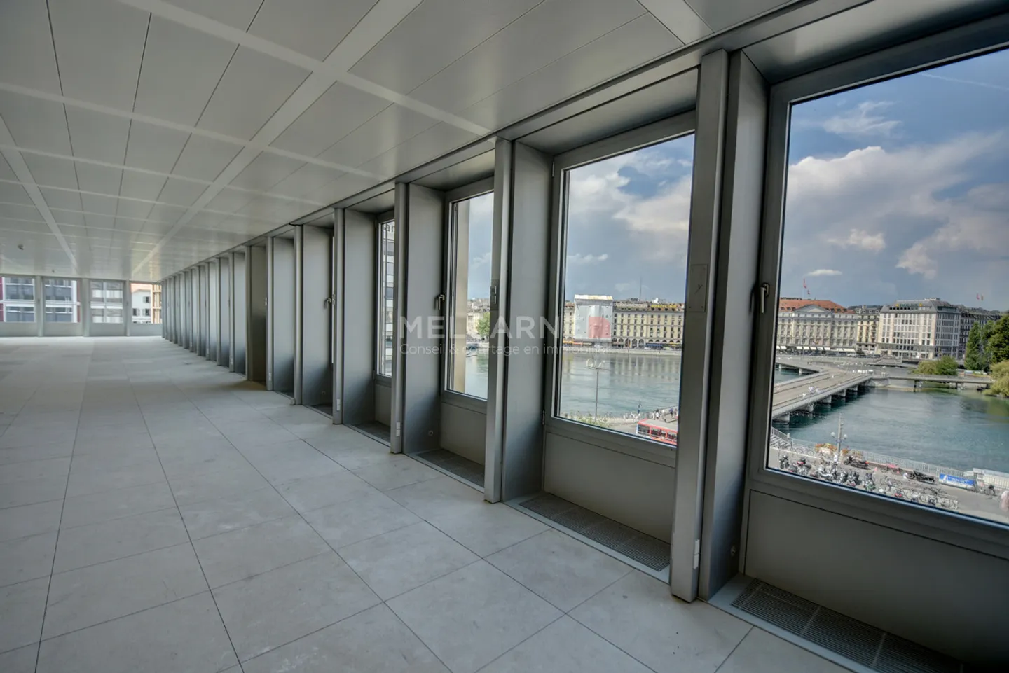 Bureau Moderne avec Vue sur la Rade - Photo 3 sur 5