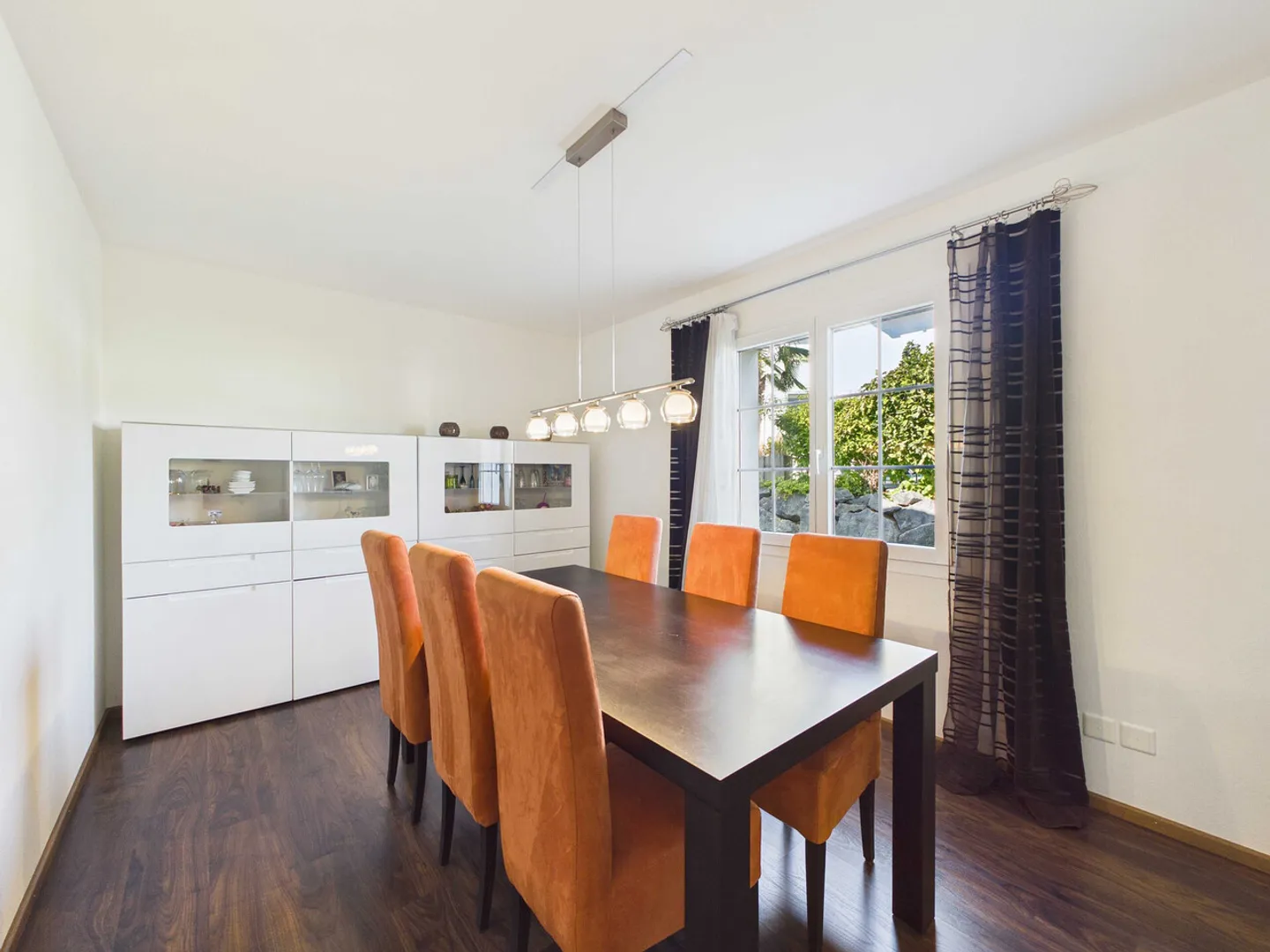 Charming 5.5-room single-family house in a family-friendly neighborhood - Photo 4 of 11