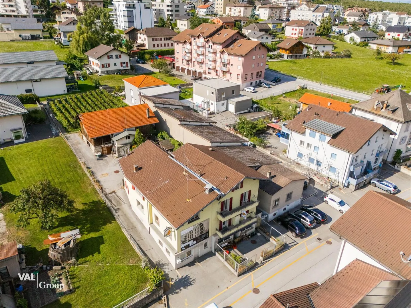 Le confort rencontre le design - Appartement en copropriété au centre du Valais - Photo 4 sur 13