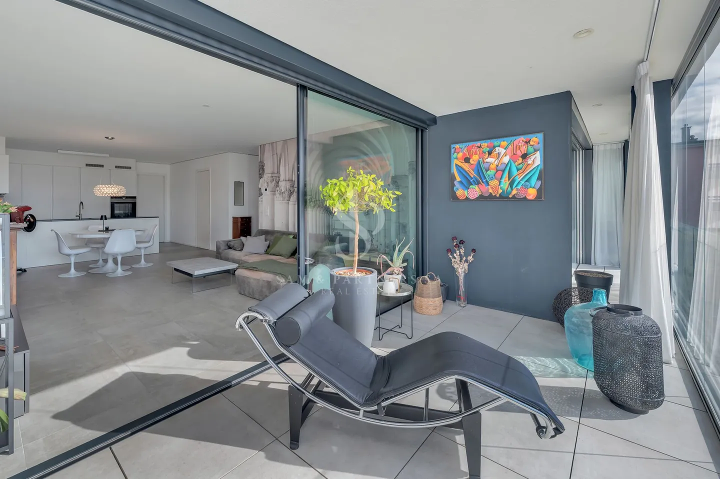 Modern apartment - Photo 1 of 13