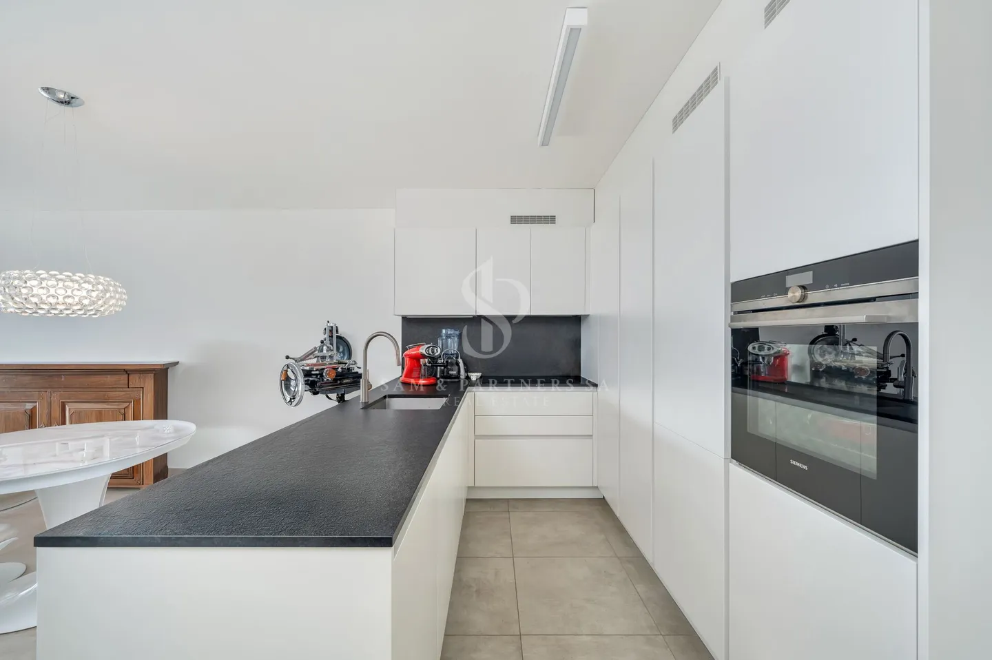 Modern apartment - Photo 4 of 13