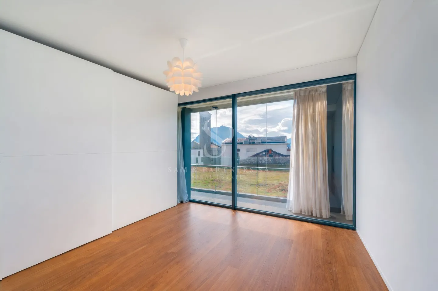 Modern apartment - Photo 5 of 13