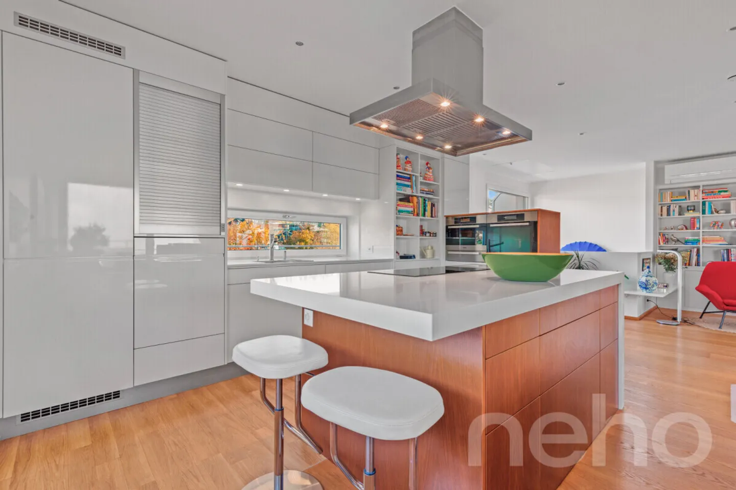 Exceptional duplex combining absolute calm and panoramic view of the lake - Photo 4 of 12