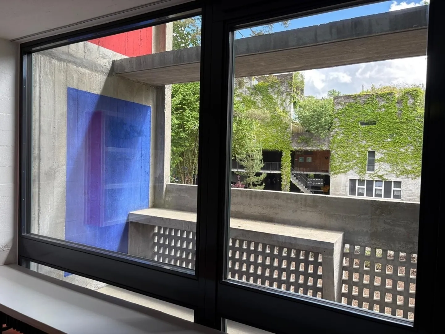 Wohnen in einer Ikone der Schweizer Architektur | Einzigartige Maisonettewohnung im denkmalgeschützten Atelier-5-Ensemble in Flamatt - Photo 11 of 13