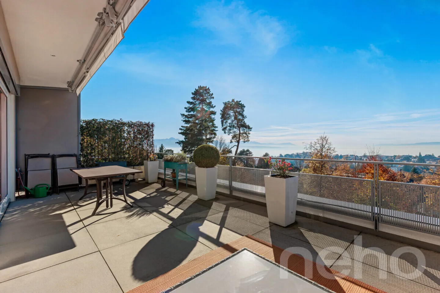 Exceptional duplex combining absolute calm and panoramic view of the lake - Photo 5 of 12