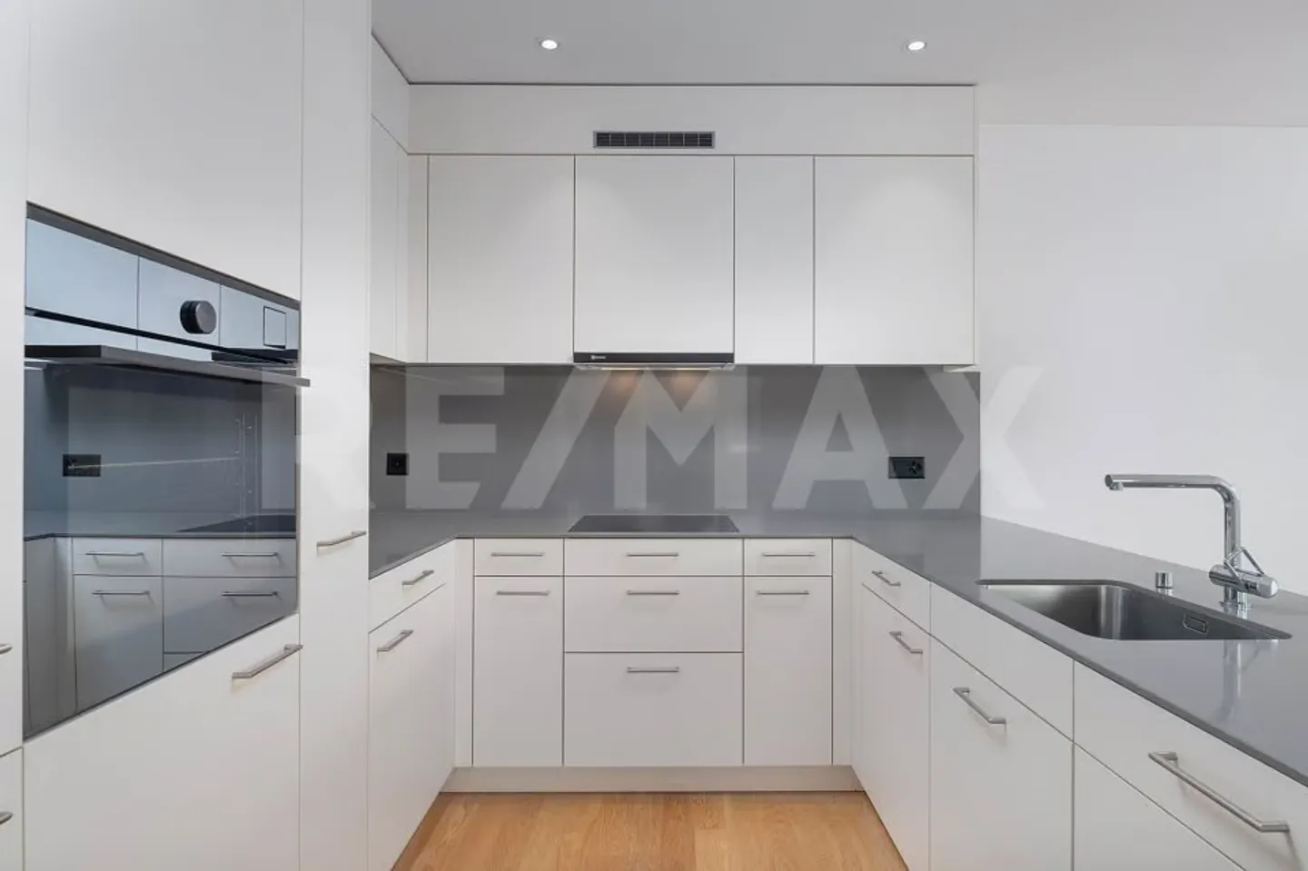 Appartement lumineux de 4,5 pièces avec balcon et ascenseur   moderne et entièrement équipé - Photo 6 sur 13