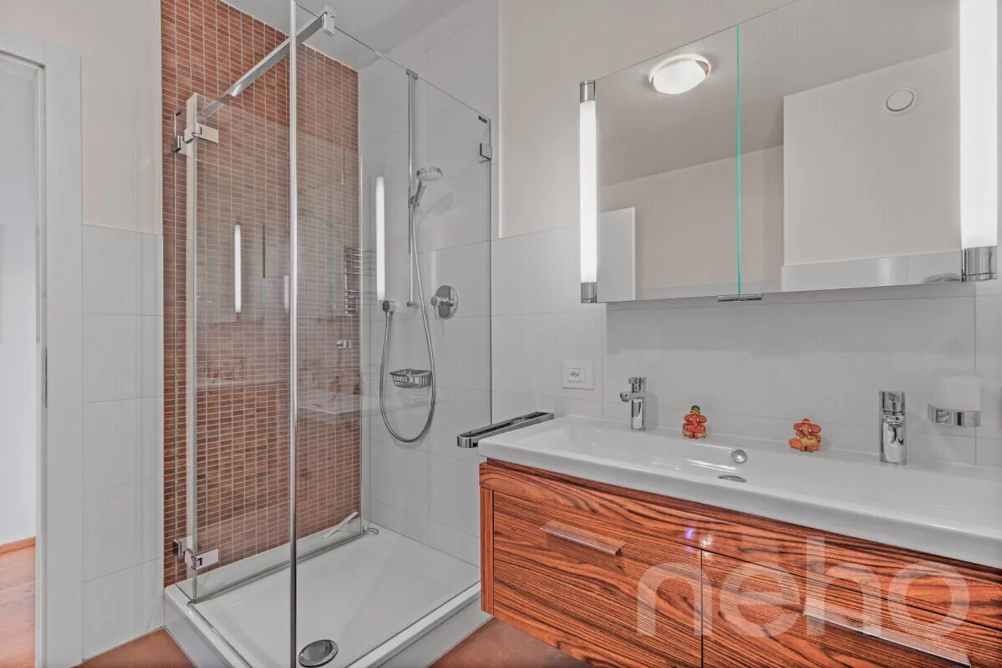 Exceptional duplex combining absolute calm and panoramic view of the lake - Photo 9 of 12