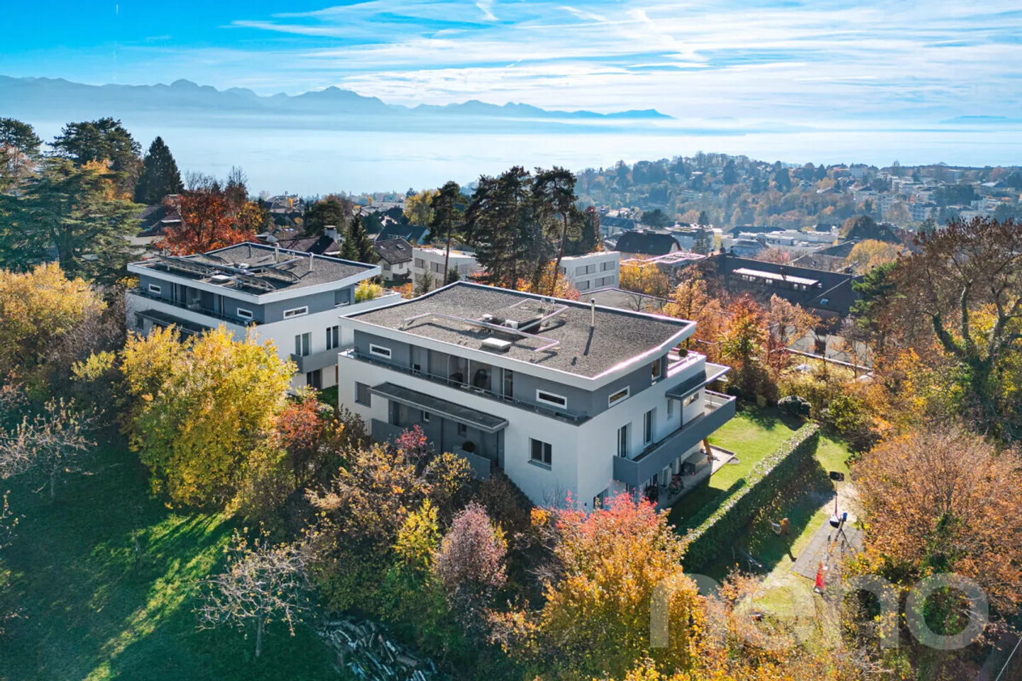 Exceptional duplex combining absolute calm and panoramic view of the lake - Photo 10 of 12