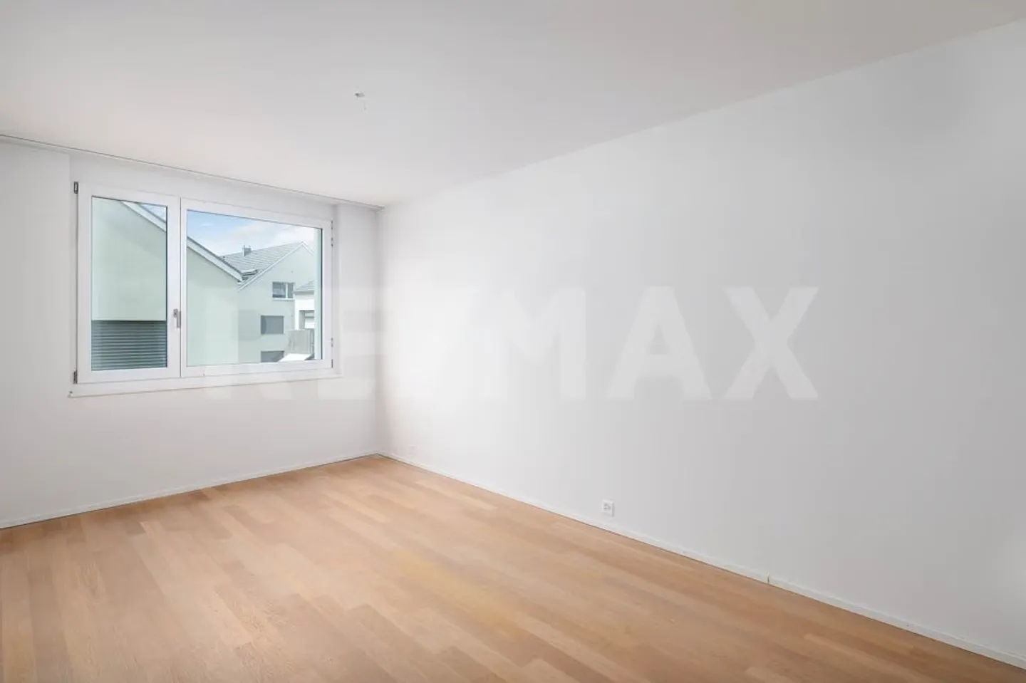 Appartement lumineux de 4,5 pièces avec balcon et ascenseur   moderne et entièrement équipé - Photo 12 sur 13