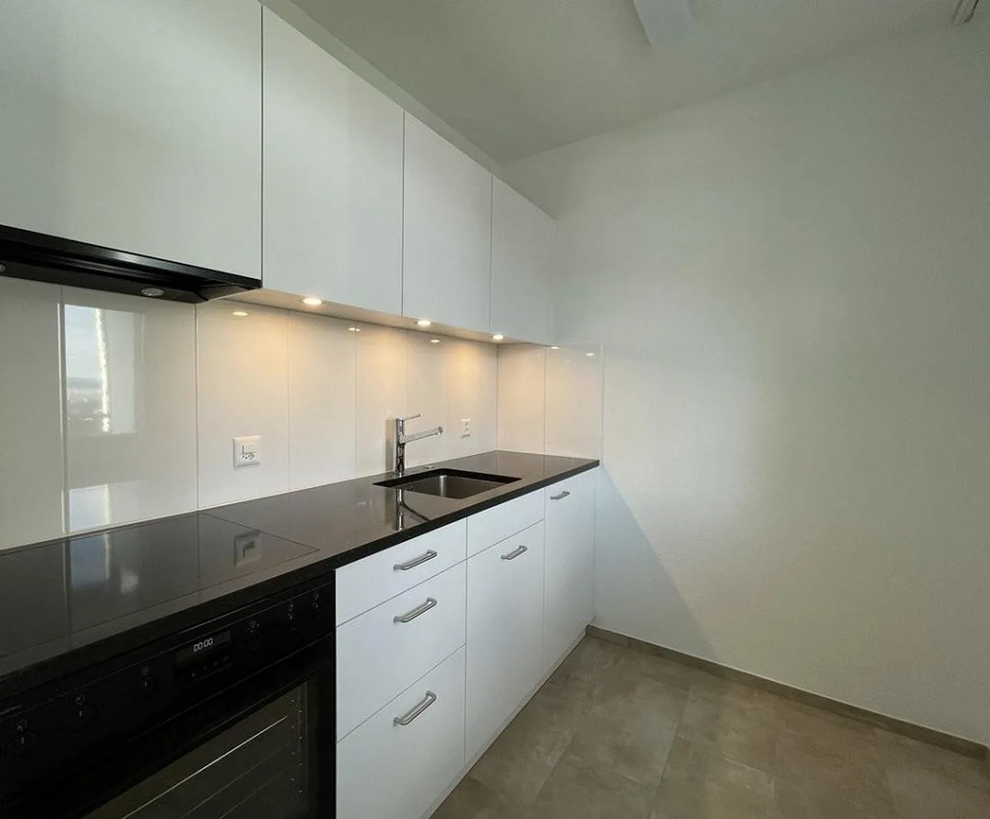 Appartement lumineux partiellement rénové - Photo 6 sur 7