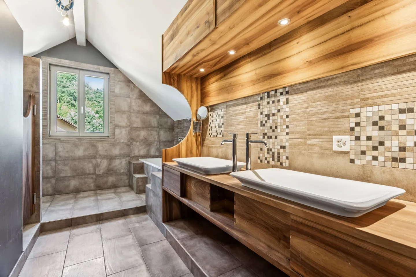 Maison individuelle avec 6,5 pièces soigneusement rénovée - Photo 12 sur 14