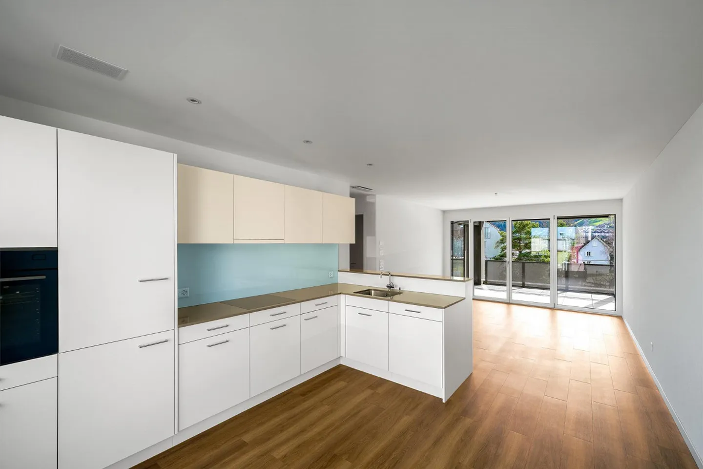 Beautiful 2.5-room new apartment - Photo 2 of 9