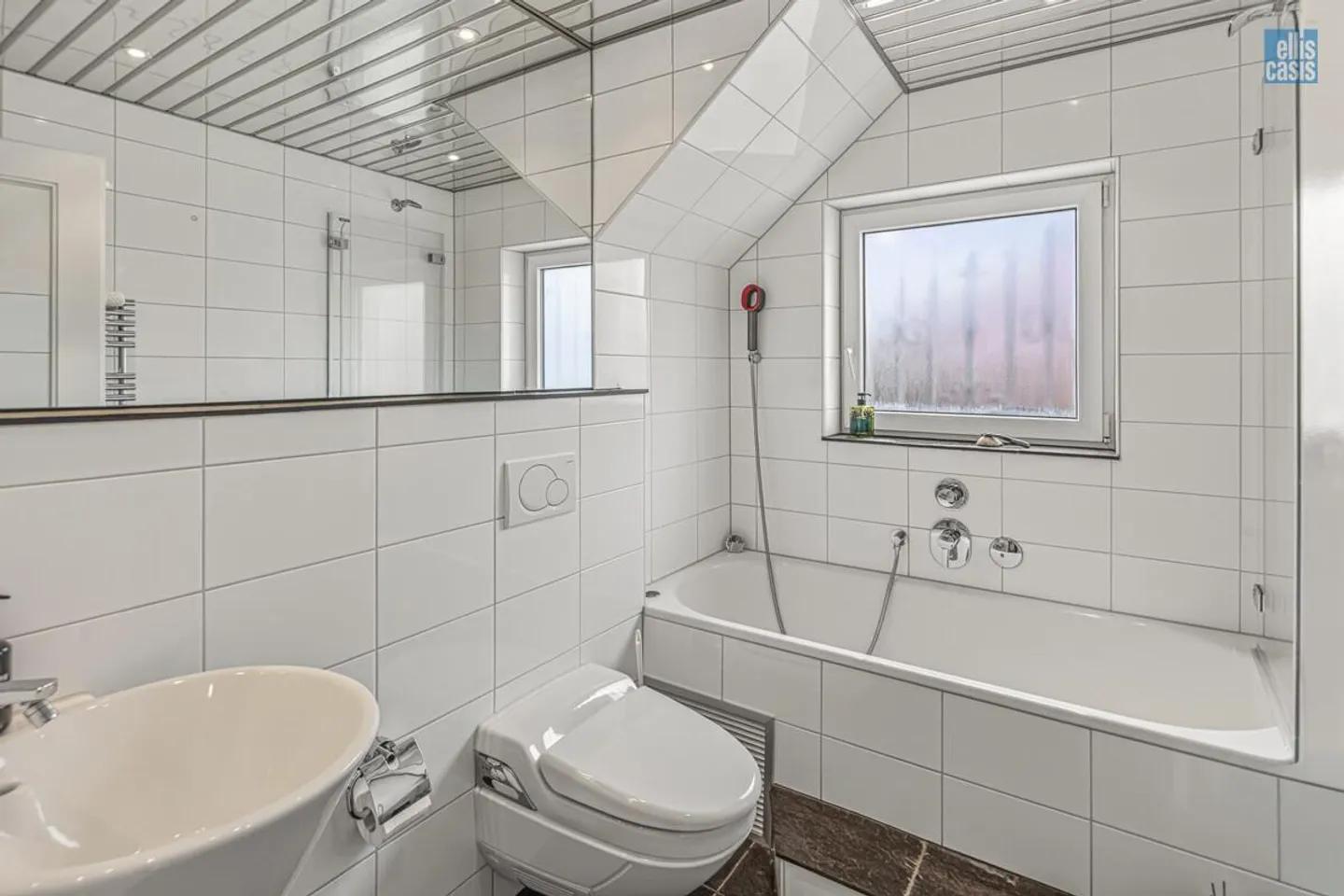Maison jumelée - Située au calme avec jardin et grande terrasse - Photo 13 sur 26