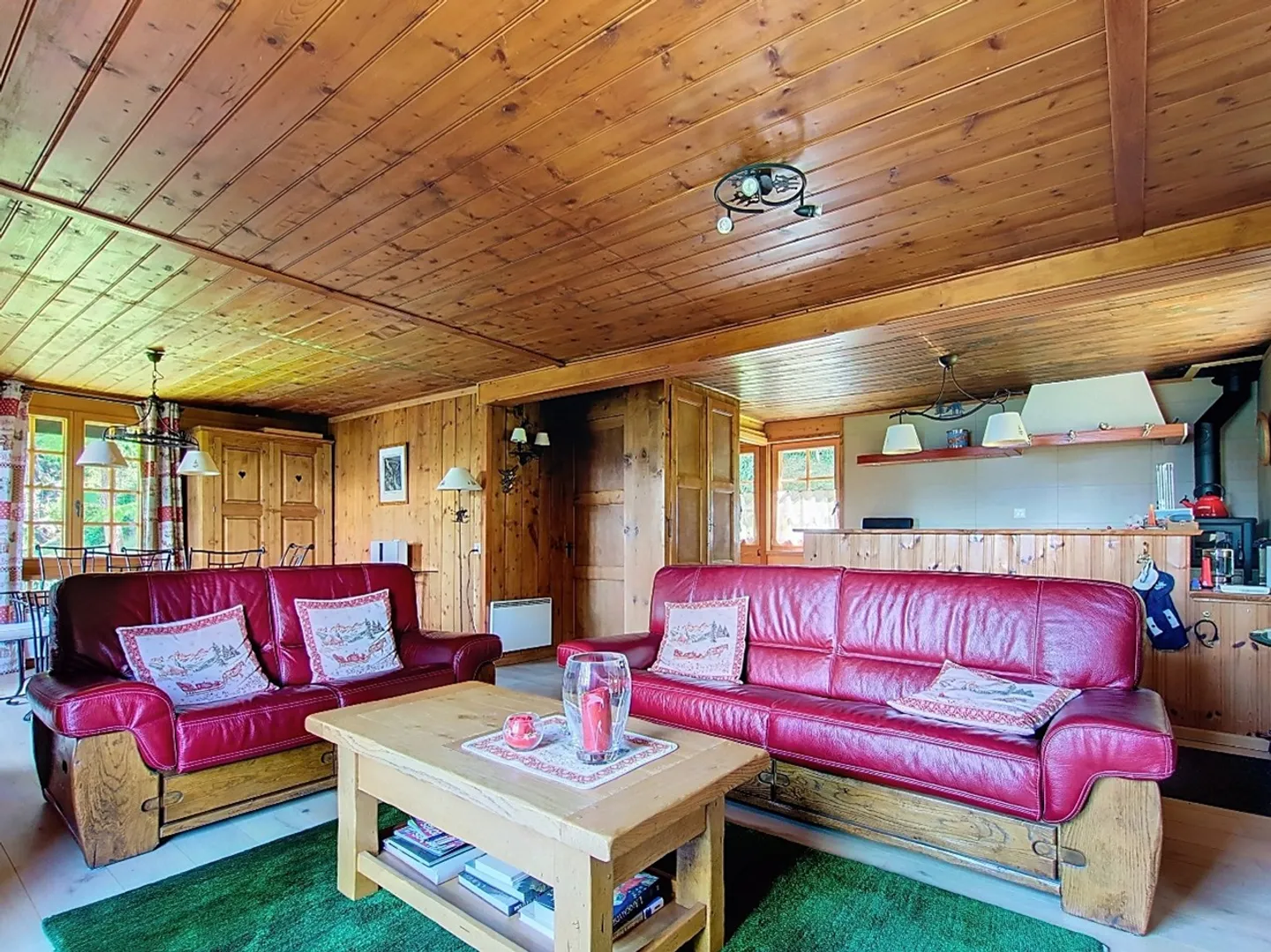 An authentic, completely renovated chalet in the heart of the forest - Photo 3 of 25