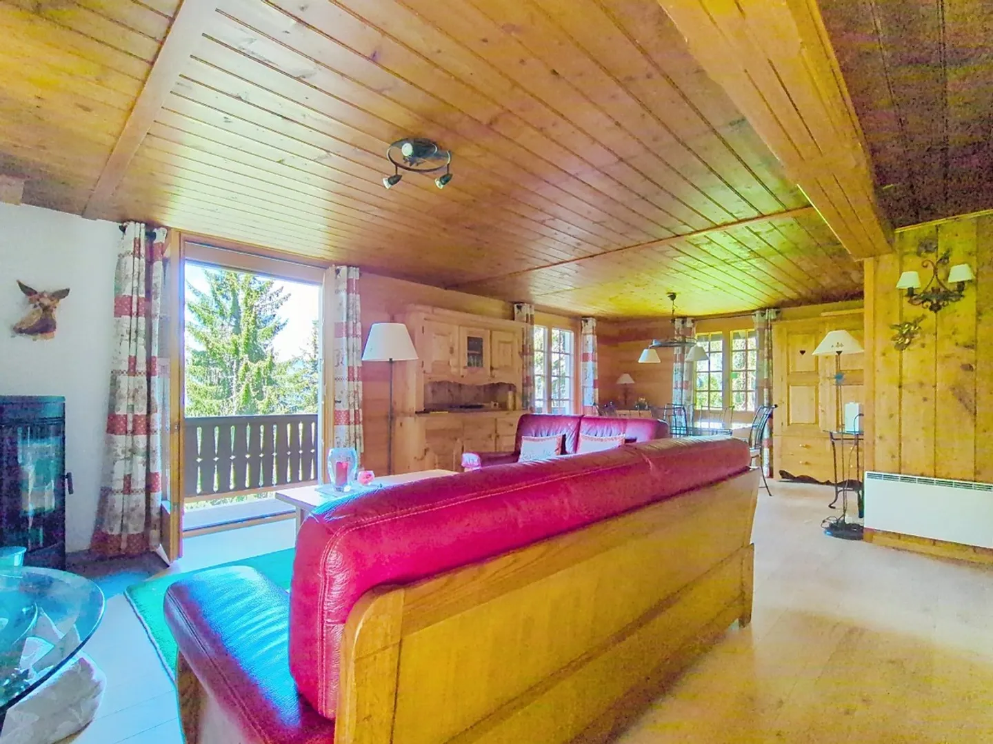 An authentic, completely renovated chalet in the heart of the forest - Photo 4 of 25
