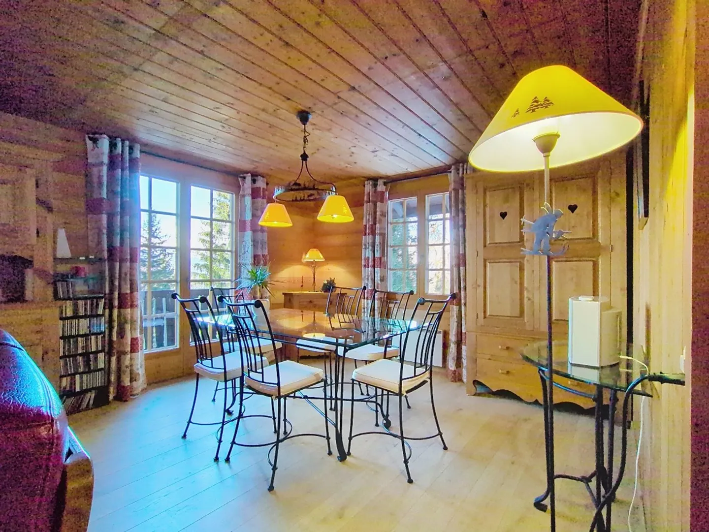 An authentic, completely renovated chalet in the heart of the forest - Photo 5 of 25