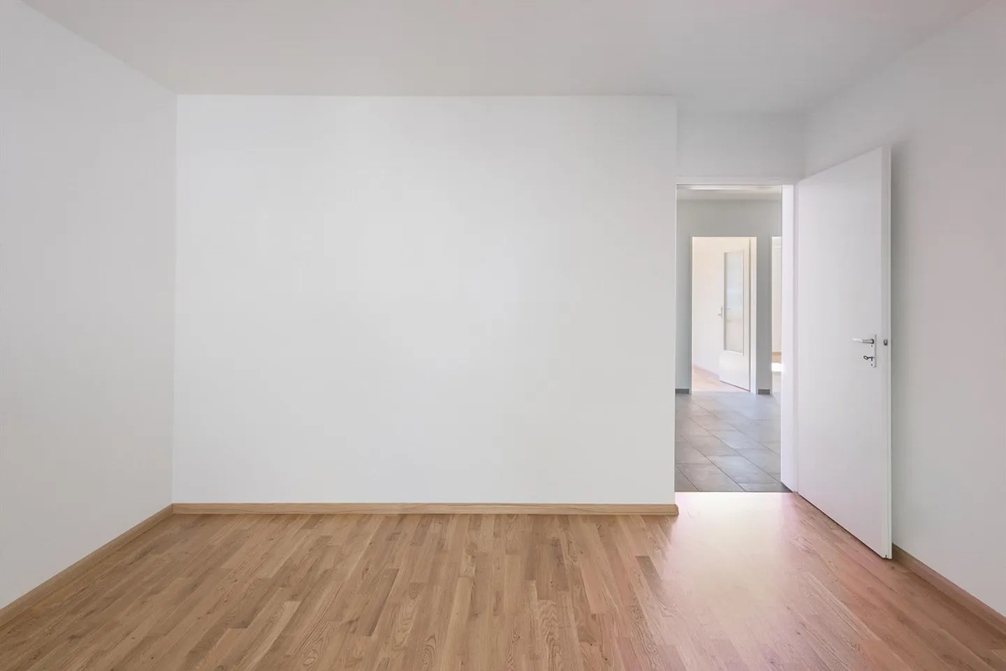 Quiet - Central - Close to Public Transport & Shopping - Photo 9 of 10