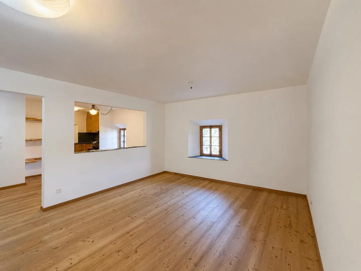 Elegante 4,5-Zimmer-Wohnung in einem authentischen Engadiner Haus in Madulain - Foto 2 von 10