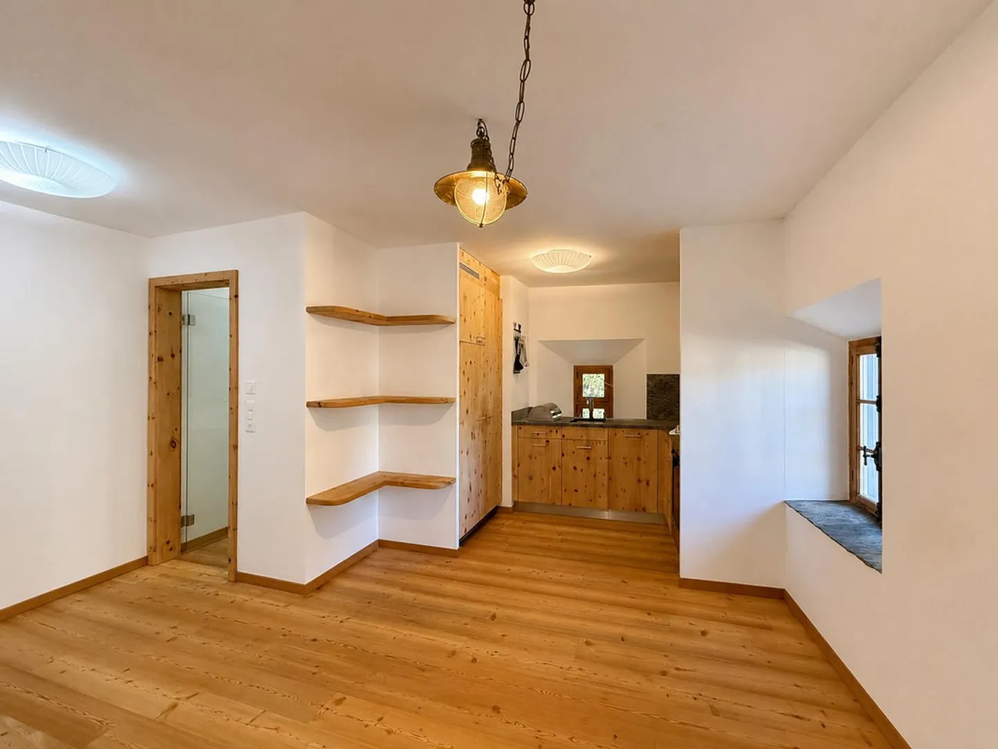 Elegante 4,5-Zimmer-Wohnung in einem authentischen Engadiner Haus in Madulain - Foto 3 von 10