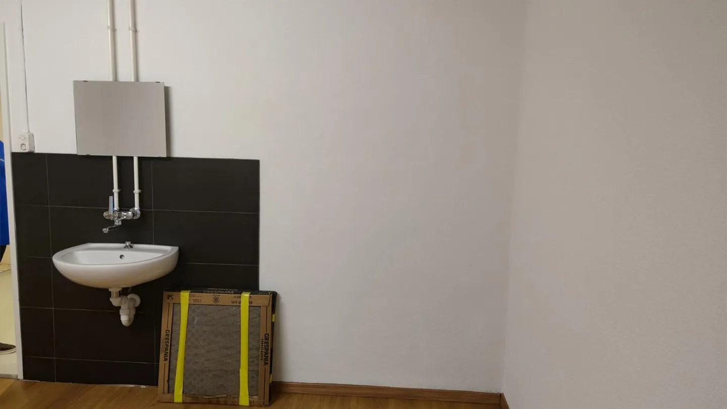 Stanza hobby (19 m²) con collegamento all'acqua e insonorizzazione a Uetikon a See - Foto 4 di 5