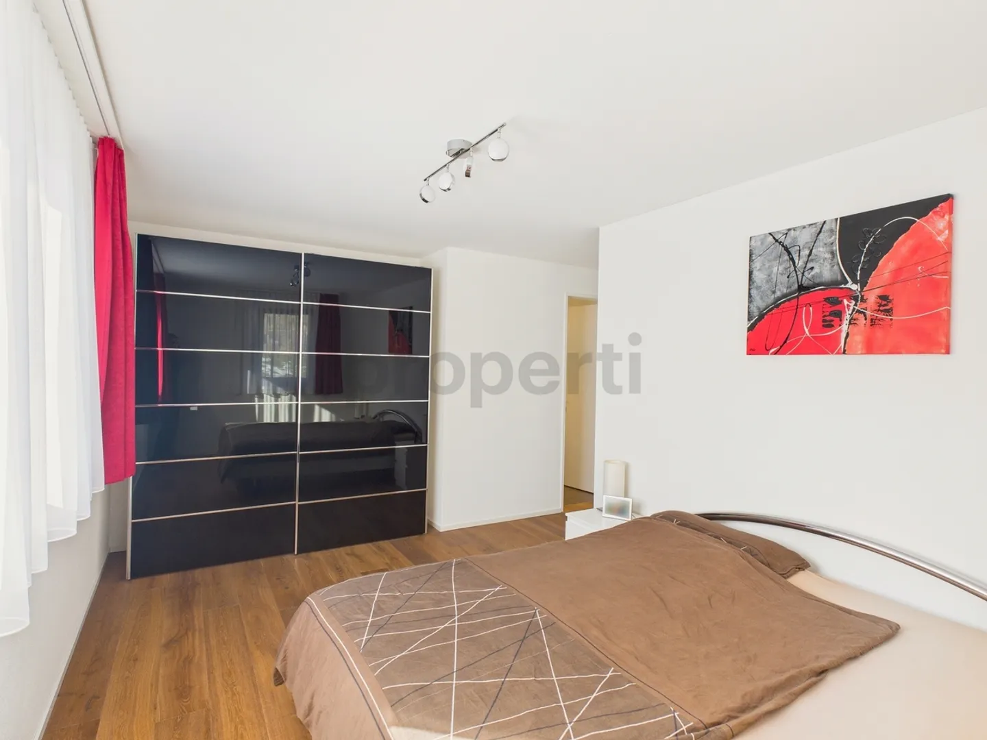 Moderne 4.5-Zimmer-Wohnung mit Balkon und schöner Weitsicht, inkl. einem Parkplatz - Foto 6 di 13