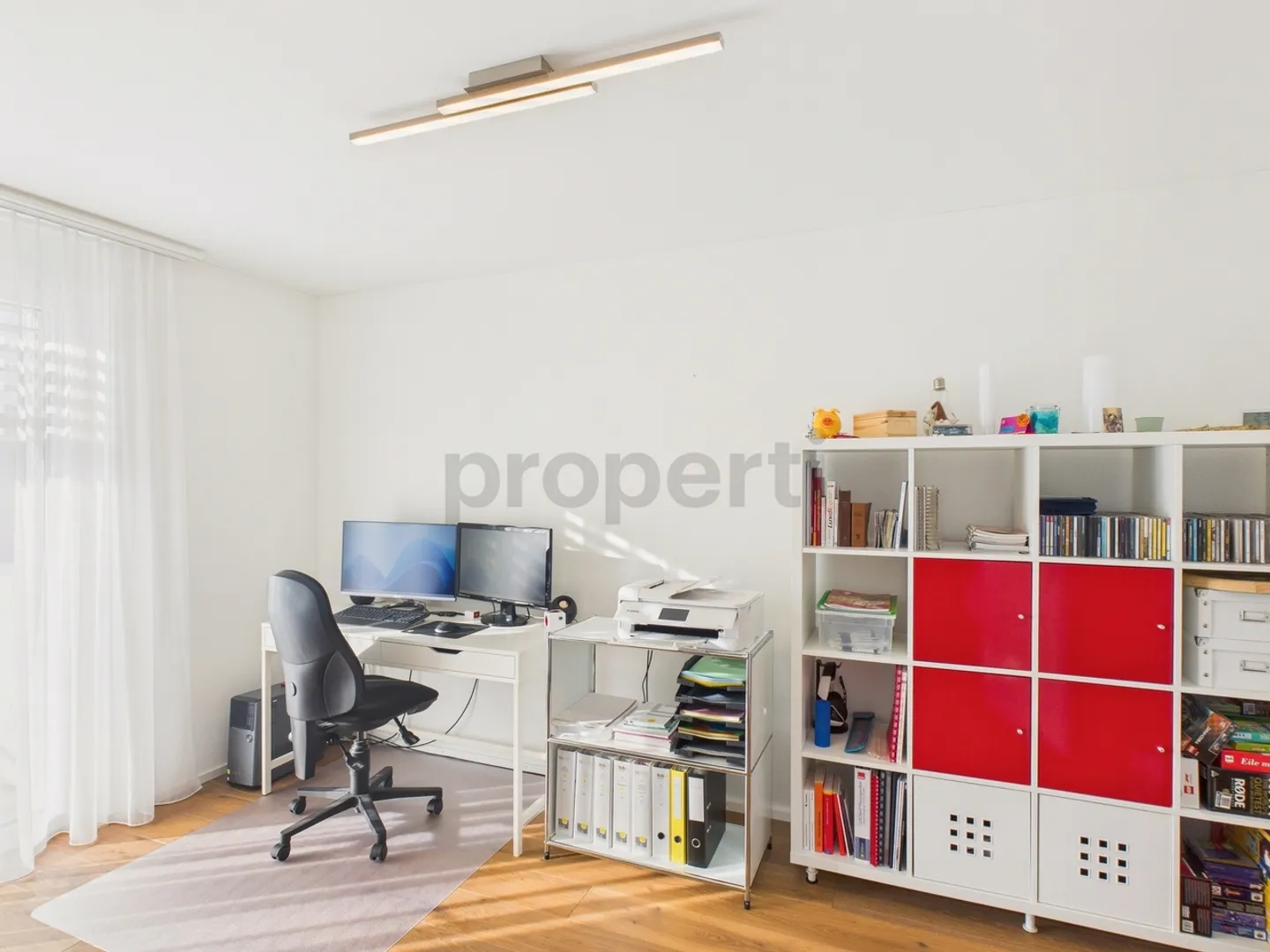 Moderne 4.5-Zimmer-Wohnung mit Balkon und schöner Weitsicht, inkl. einem Parkplatz - Foto 8 di 13