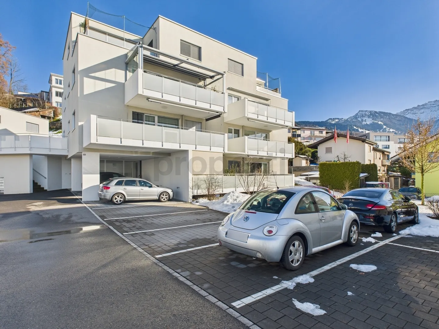 Moderne 4.5-Zimmer-Wohnung mit Balkon und schöner Weitsicht, inkl. einem Parkplatz - Foto 12 di 13