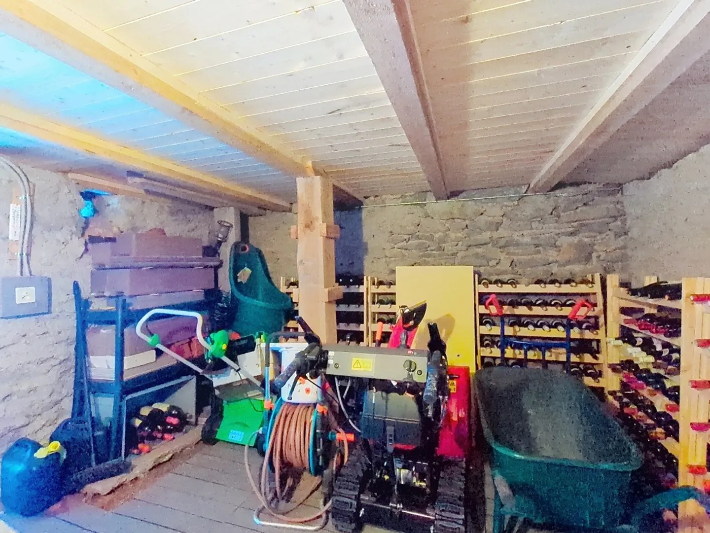 An authentic, completely renovated chalet in the heart of the forest - Photo 16 of 25